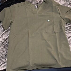 Garde Malade Men's Olive Scrub Top